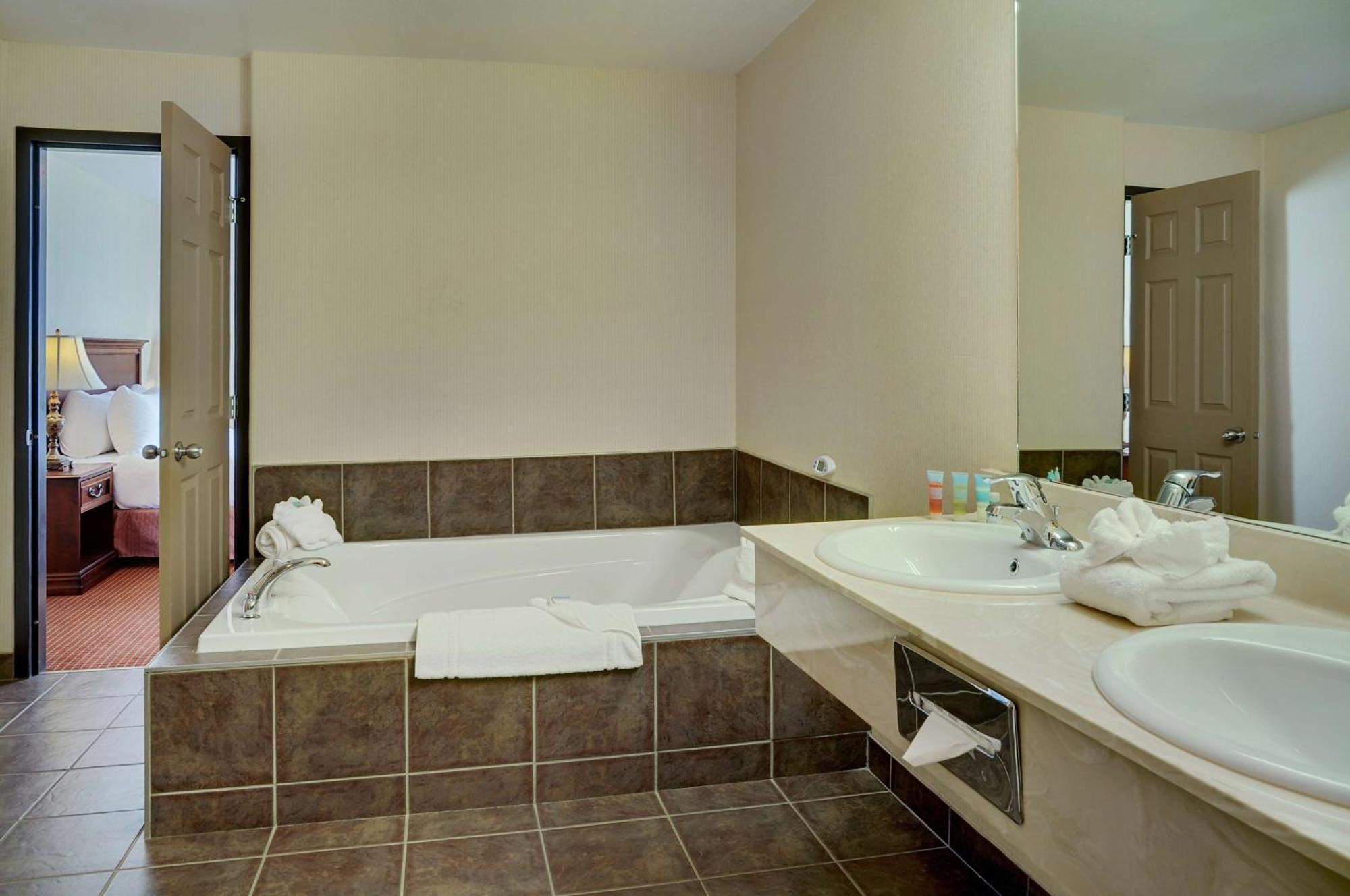 Coast Grimshaw Hotel & Suites Bagian luar foto