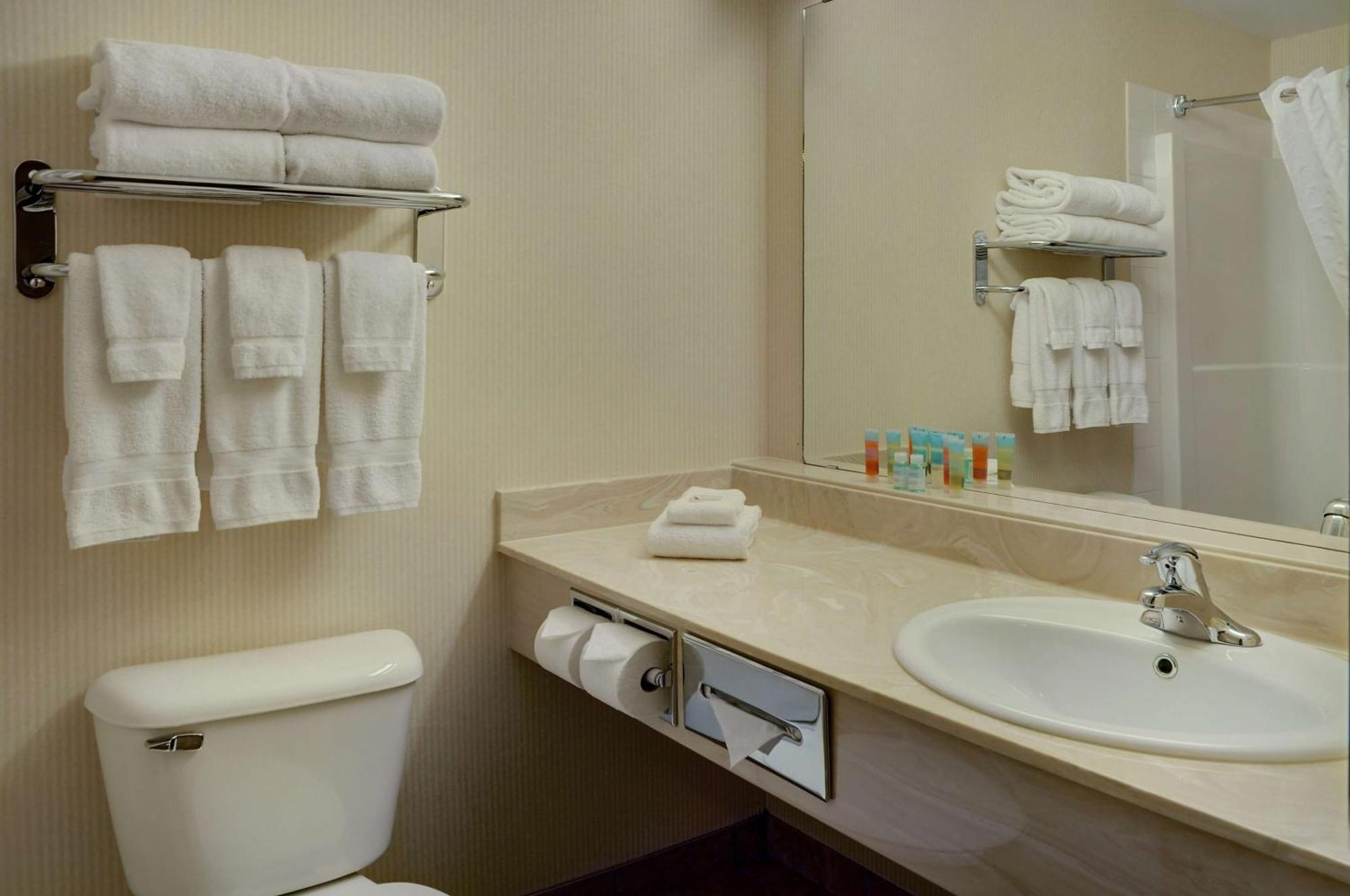 Coast Grimshaw Hotel & Suites Bagian luar foto